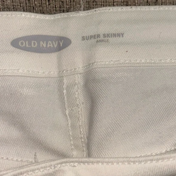 Old Navy Women's white super skinny ankle Jeans - Picture 3 of 6